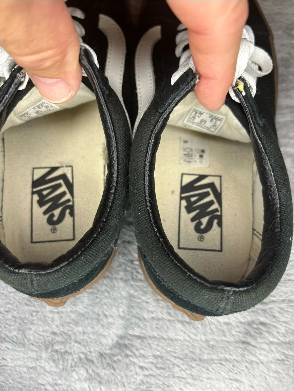 VANS Shoes Off the Wall Old Skool Black w/ Gum Sole Men’s Size 5/Women Size 6.5